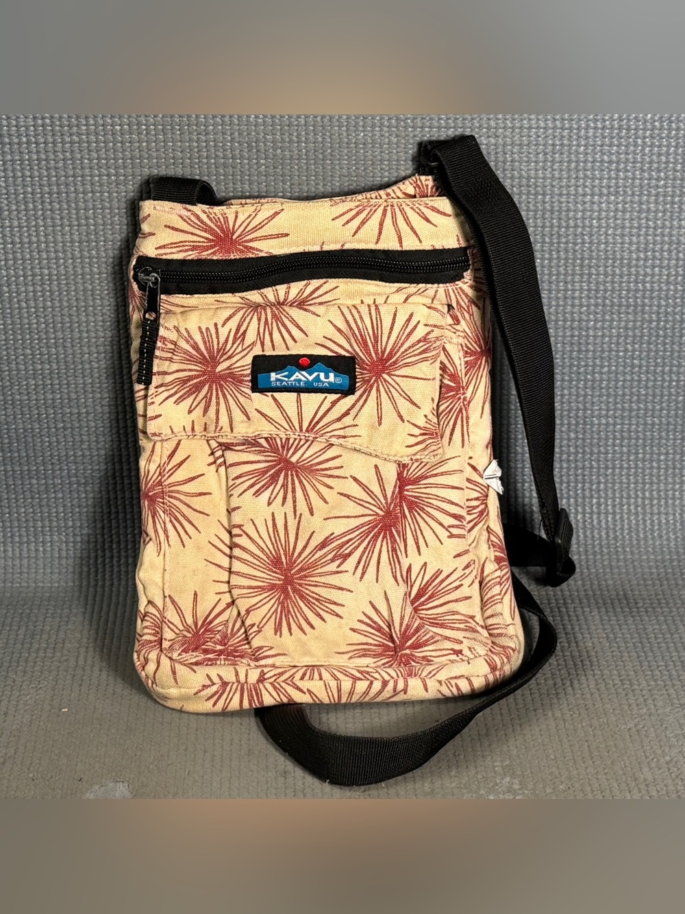 Kavu Keeper Crossbody Shoulder Bag Purse Canvas Adjustable Strap Geometric